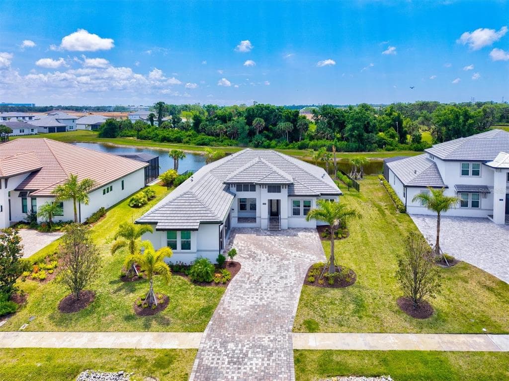1154 KINGS WAY DRIVE photo 4