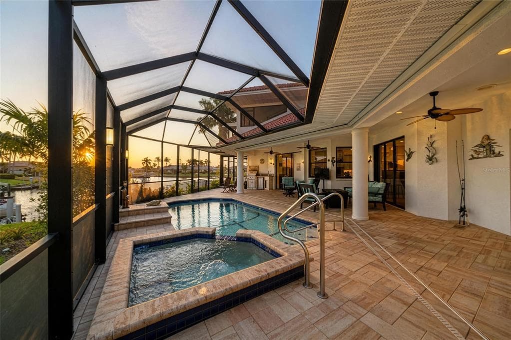 524 LA CARUNA COURT photo 2