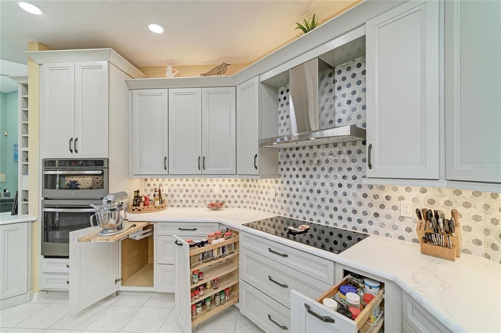 524 LA CARUNA COURT photo 13