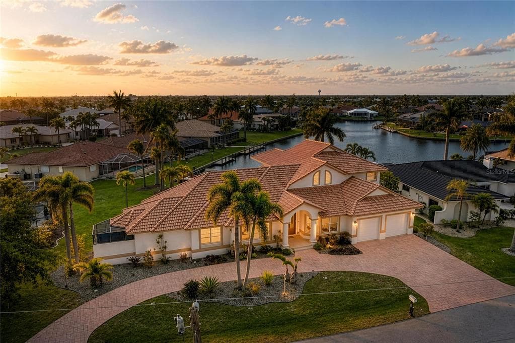 524 LA CARUNA COURT photo 1