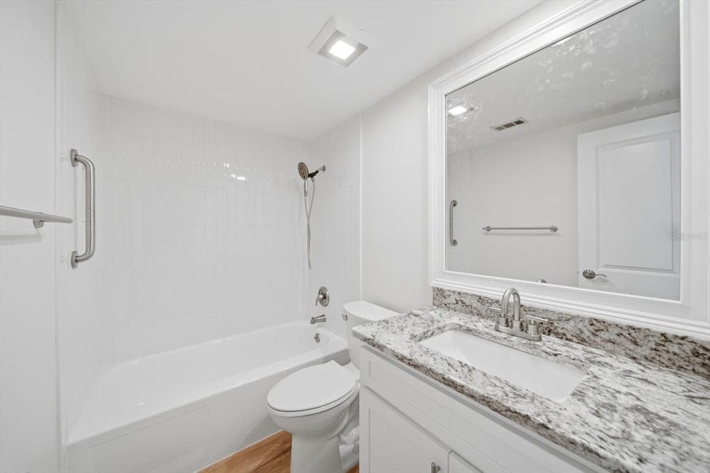1868 SHORE DRIVE S 104 photo 16