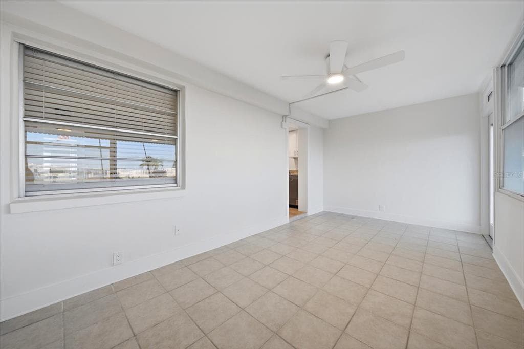 1868 SHORE DRIVE S 104 photo 20