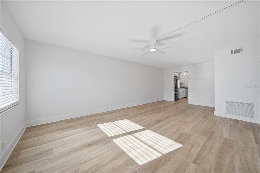 1868 SHORE DRIVE S 104 photo 18