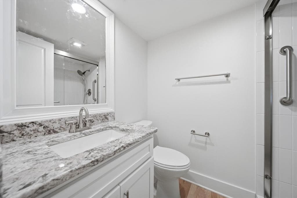 1868 SHORE DRIVE S 104 photo 11