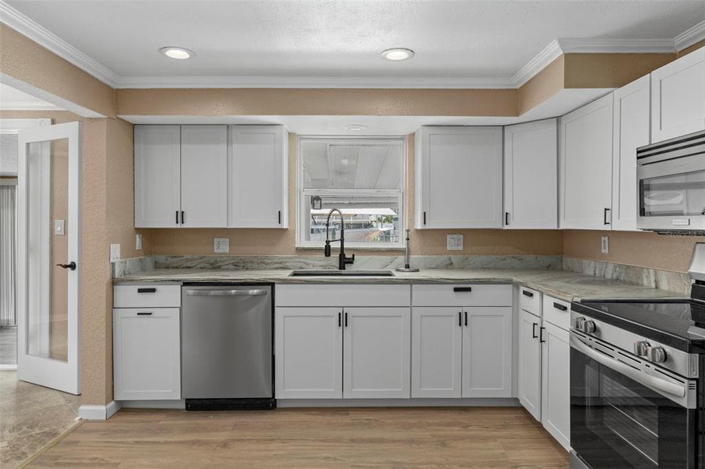 13804 MALCOLM AVENUE photo 16