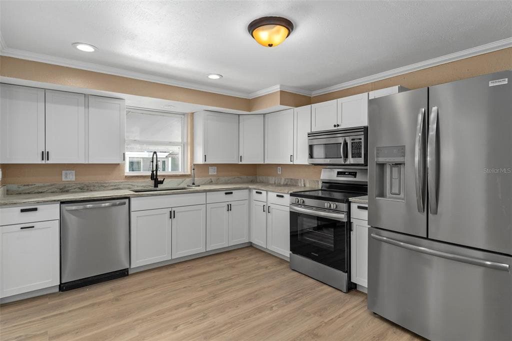 13804 MALCOLM AVENUE photo 15