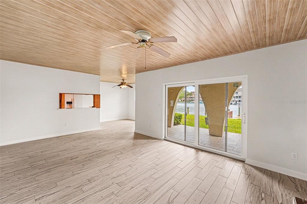 546 PLAZA SEVILLE COURT #85 2