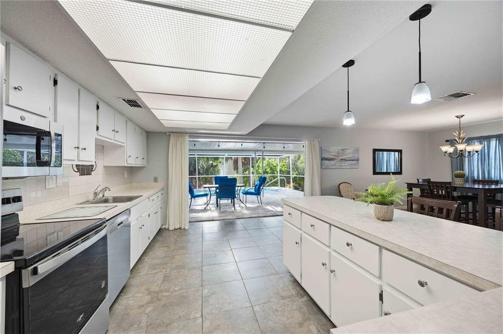 2091 CANNOLOT BOULEVARD photo 15