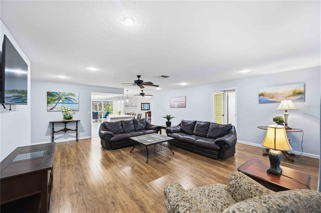 2091 CANNOLOT BOULEVARD photo 4