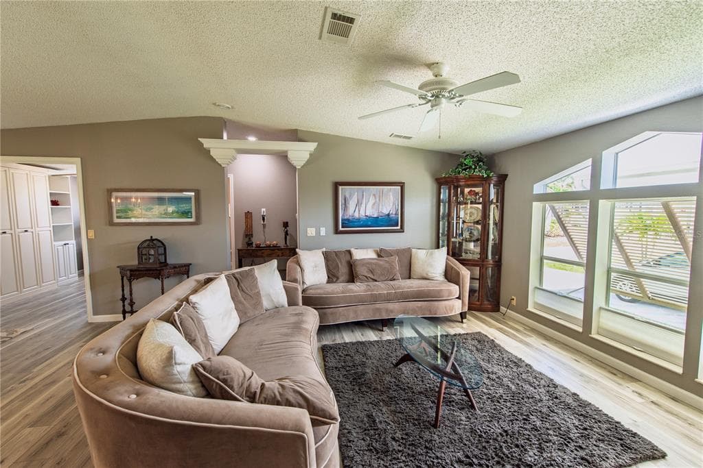 44 WINDMILL BOULEVARD photo 20