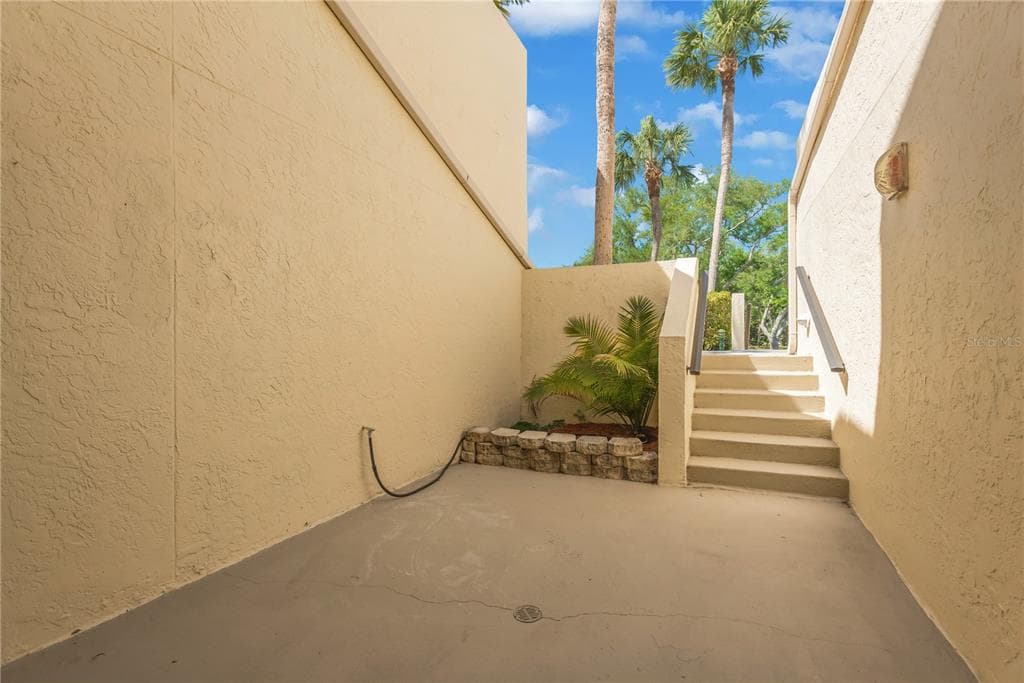 7520 SUNSHINE SKYWAY LANE S P5 photo 9