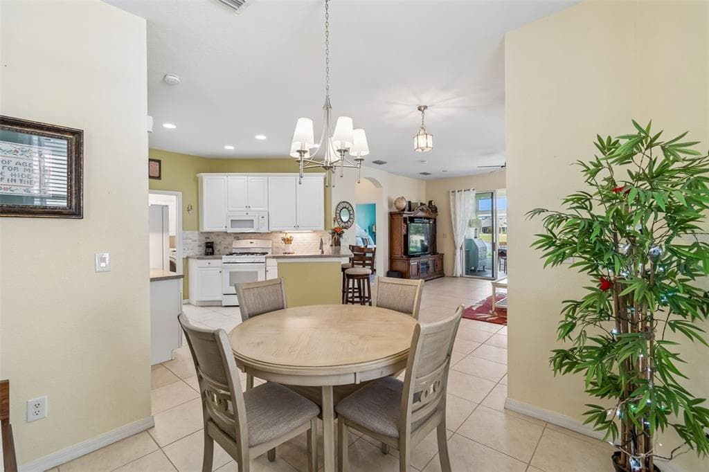 2011 SIFIELD GREENS WAY 71 photo 19