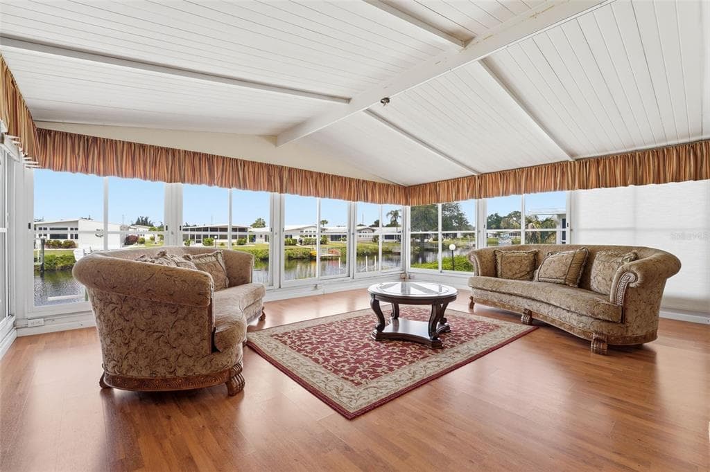 118 MARTINIQUE ROAD photo 21