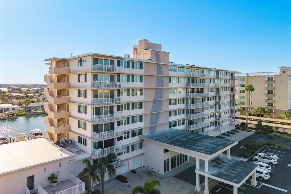 223 ISLAND WAY #2D 2