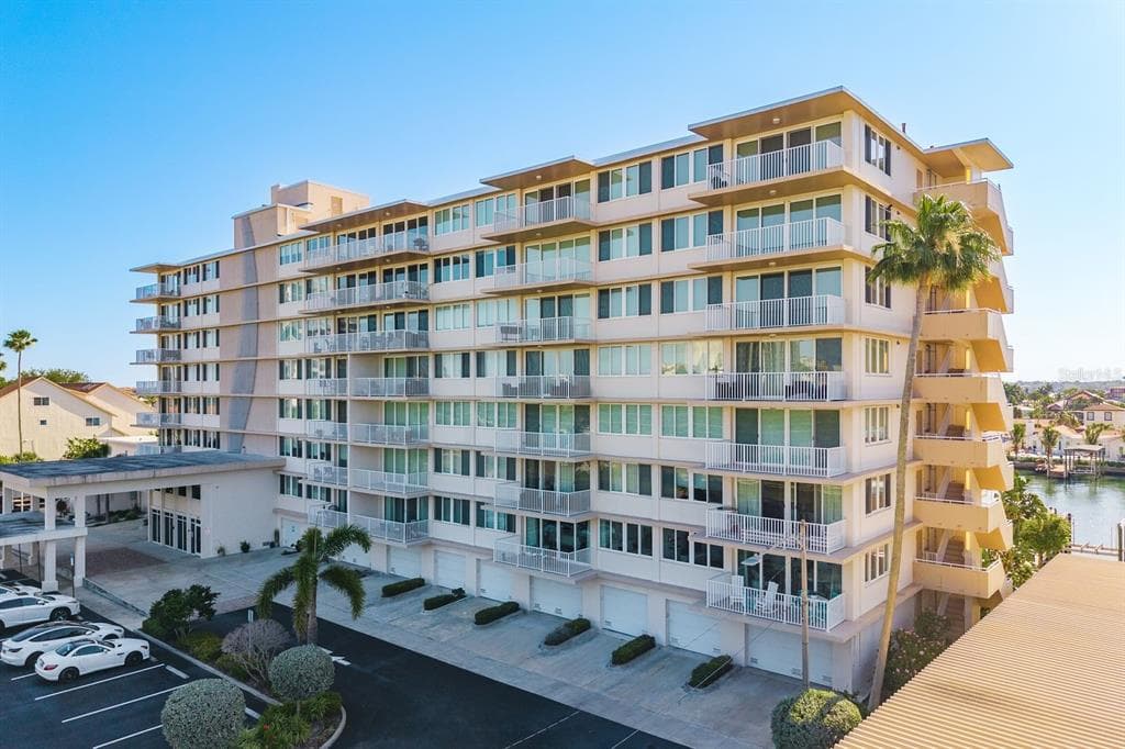 223 ISLAND WAY #2D 3