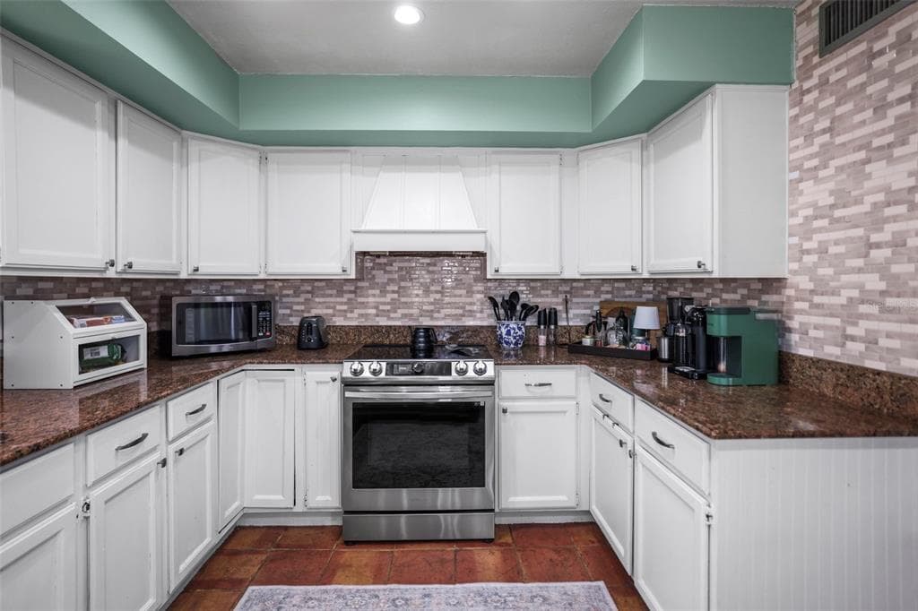 4966 ROBIN TRAIL photo 10
