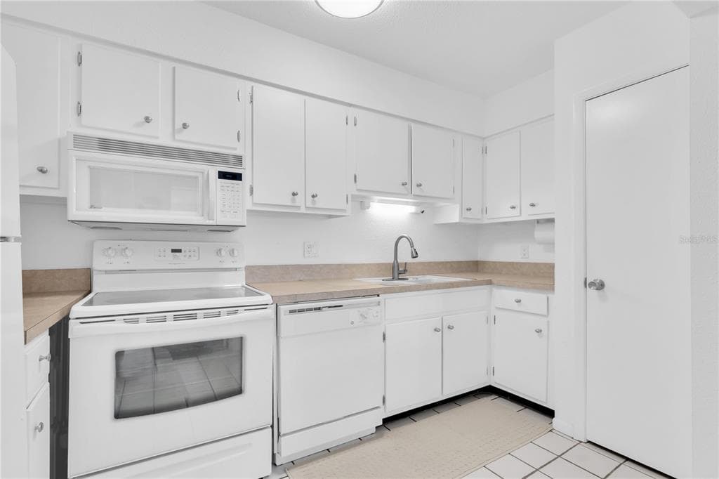 10365 PARADISE BOULEVARD 4 photo 11