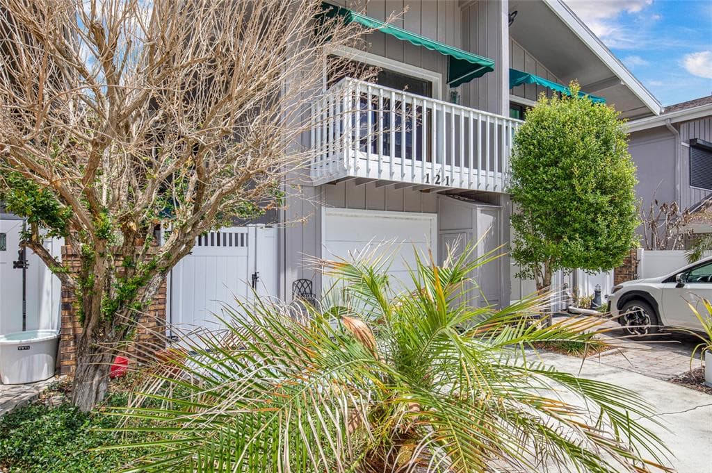 121 LAGOON COURT 5