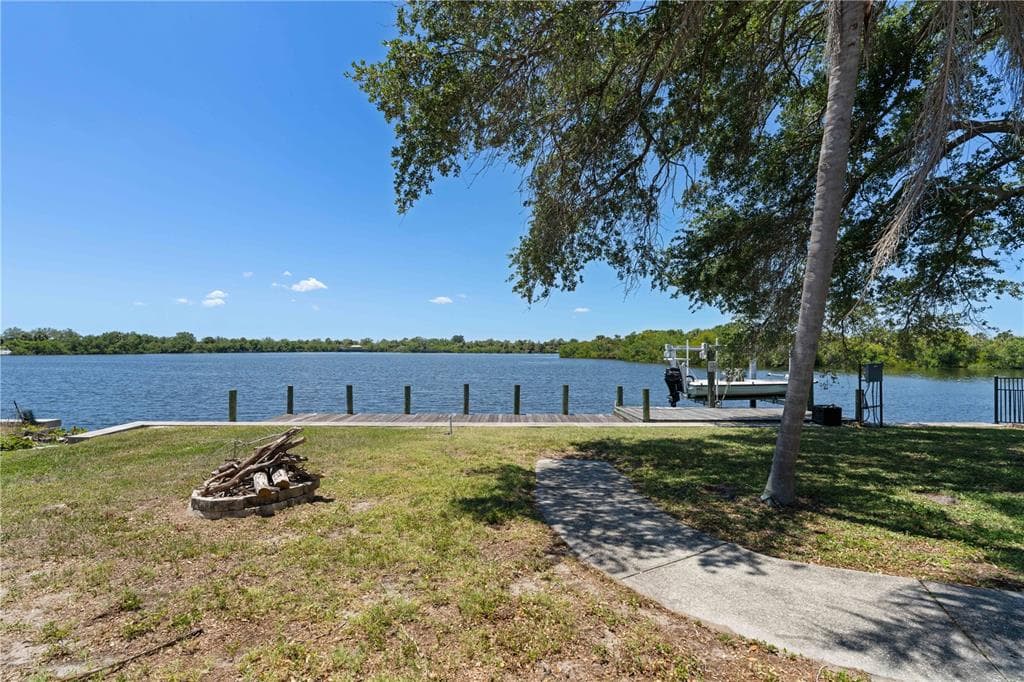 174 SPRING LAKE BOULEVARD NW 4