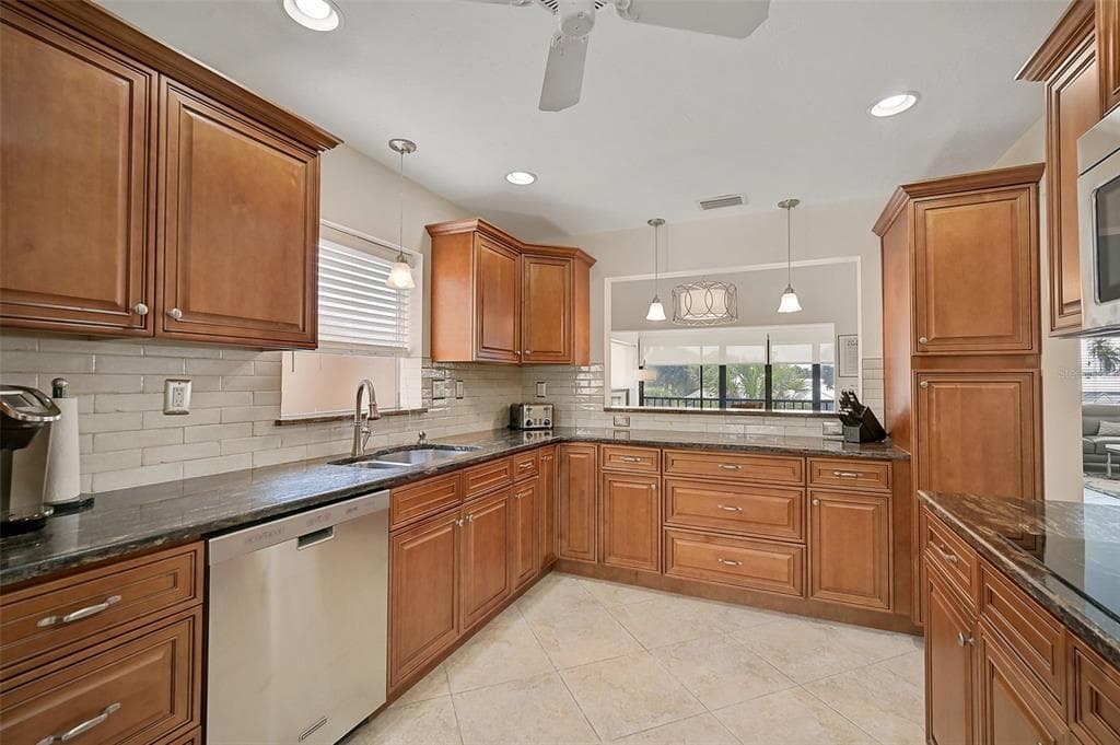 6660 SCHOONER BAY CIRCLE 6660 photo 3