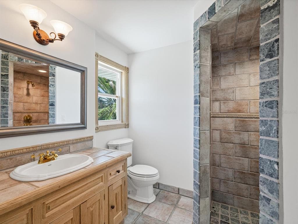 1647 SEA BREEZE DRIVE photo 22