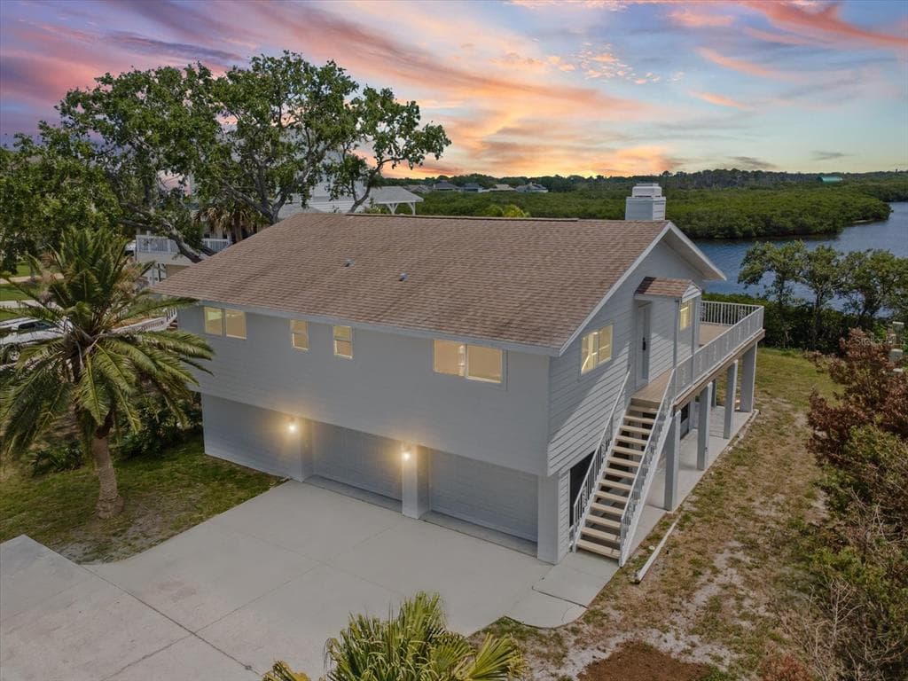 1647 SEA BREEZE DRIVE photo 1