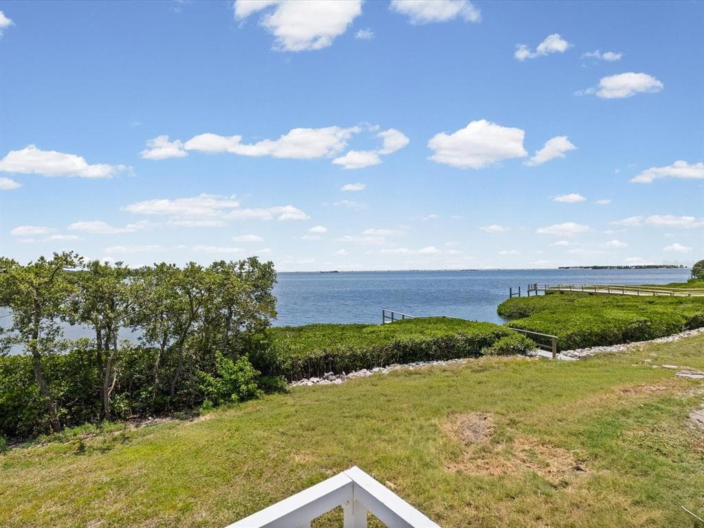1647 SEA BREEZE DRIVE photo 20