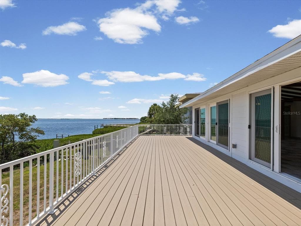 1647 SEA BREEZE DRIVE photo 19