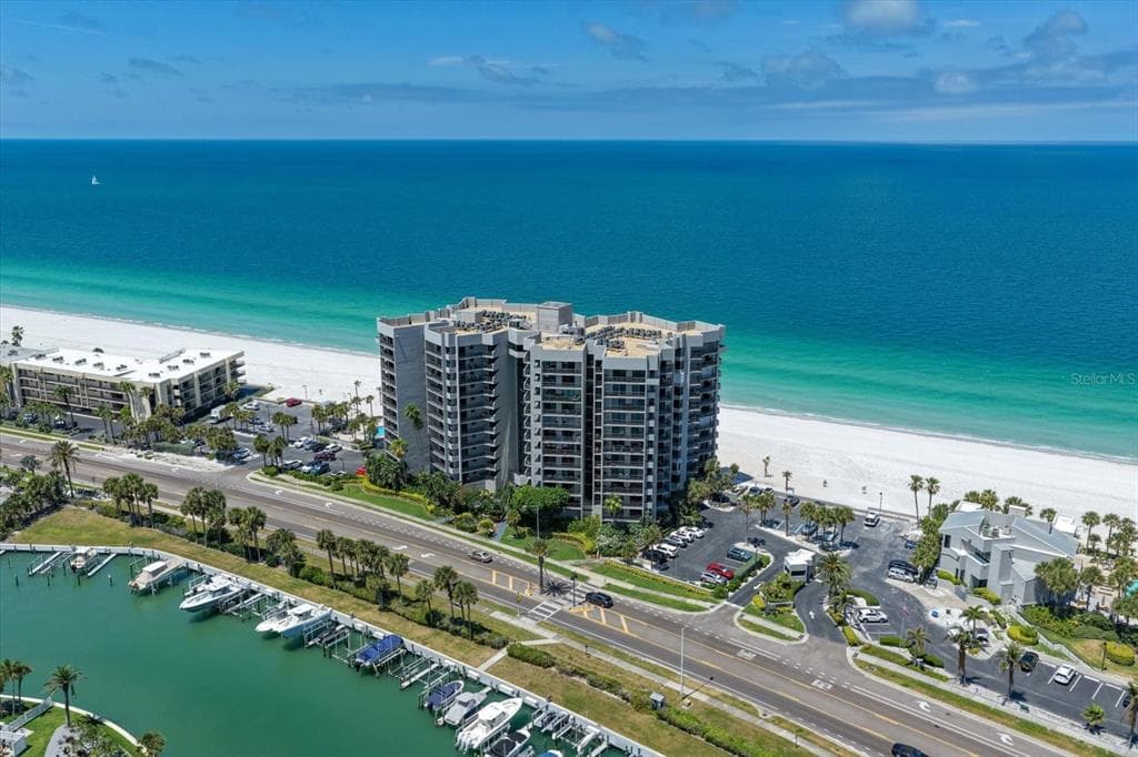 1660 GULF BOULEVARD 403 photo 2