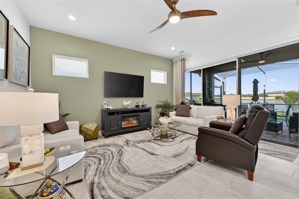 125 MOSAIC BOULEVARD photo 10