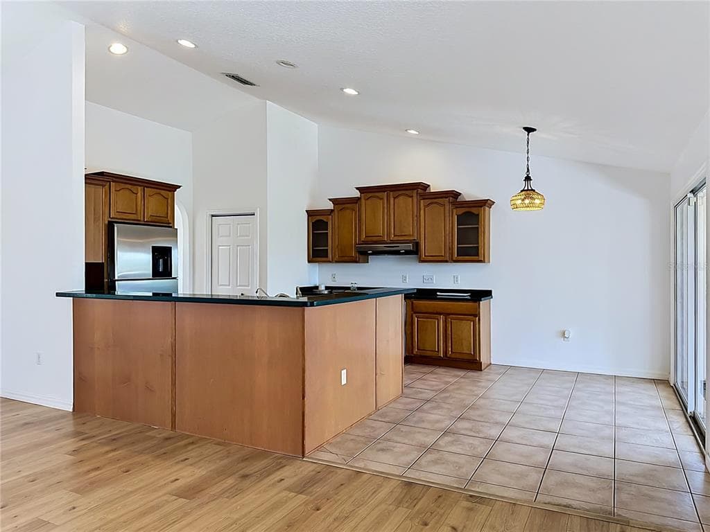624 KINGSTON COURT photo 23