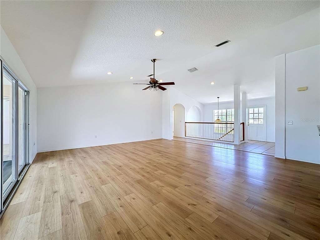 624 KINGSTON COURT photo 17