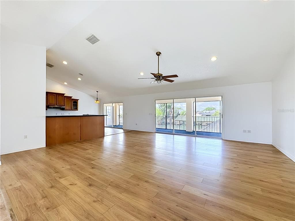 624 KINGSTON COURT photo 12