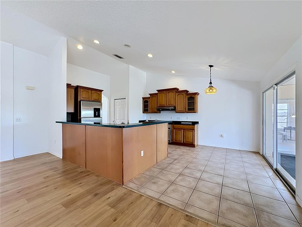 624 KINGSTON COURT photo 22