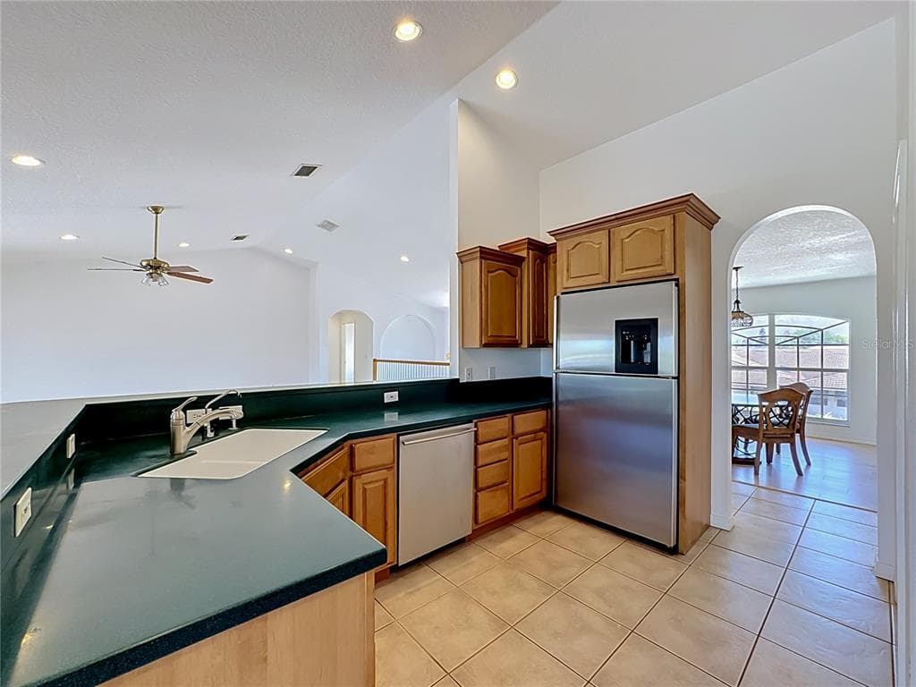 624 KINGSTON COURT photo 10