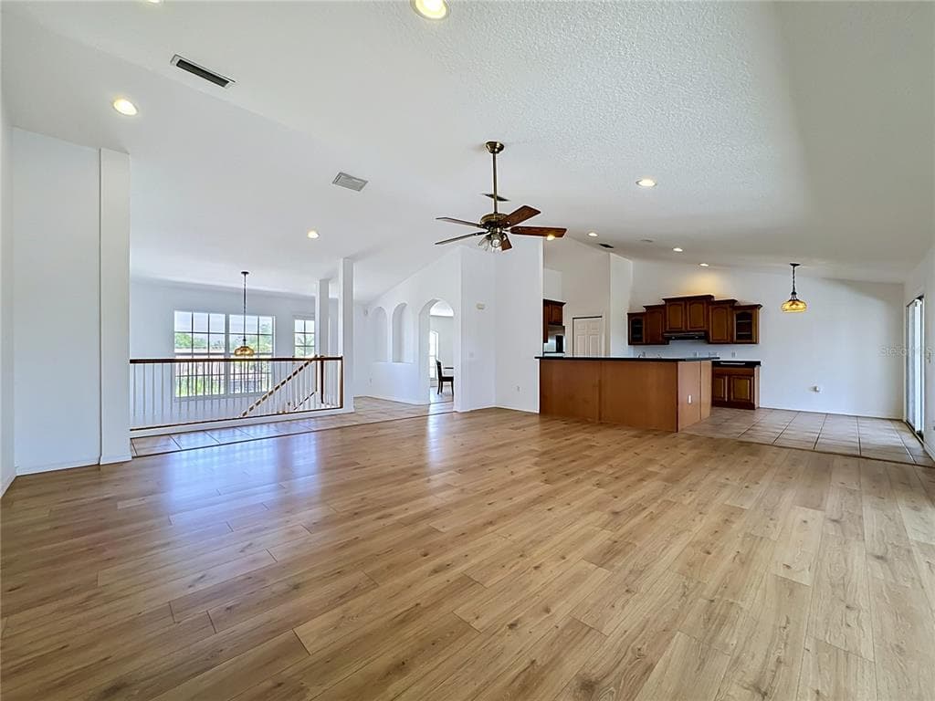 624 KINGSTON COURT photo 18