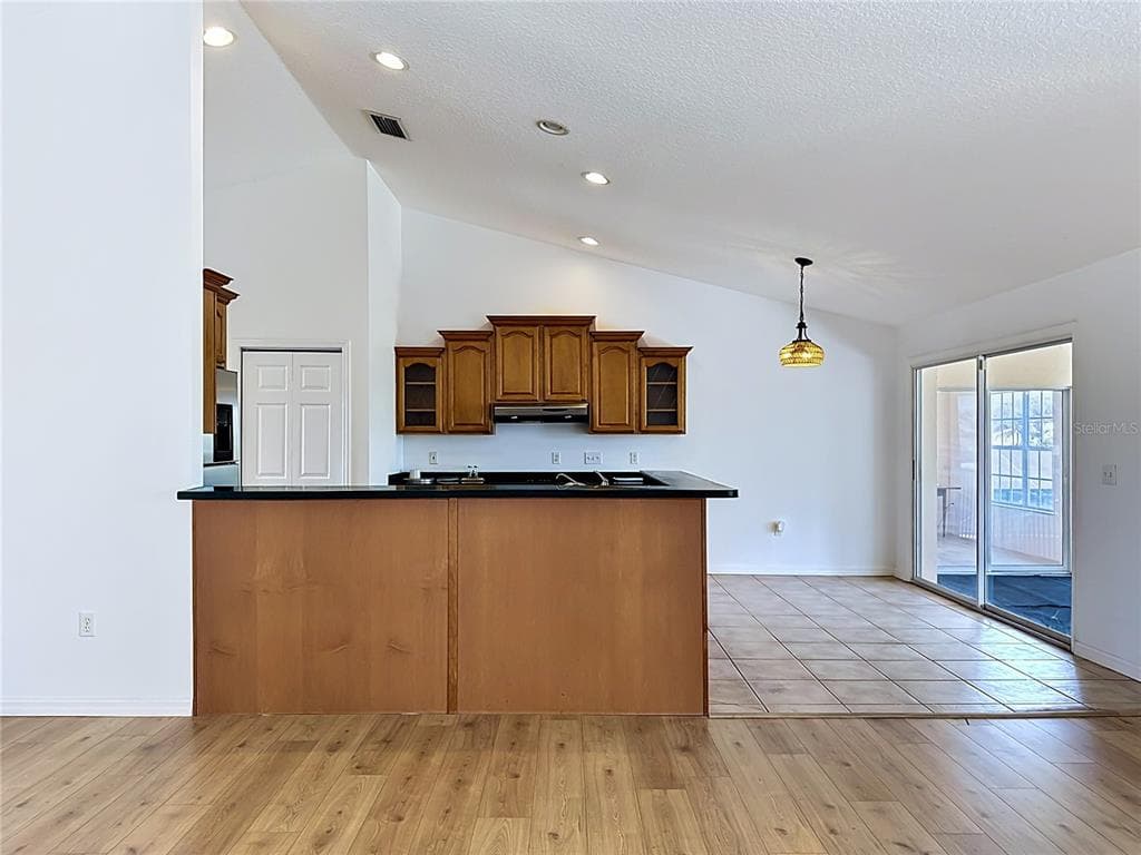 624 KINGSTON COURT photo 21