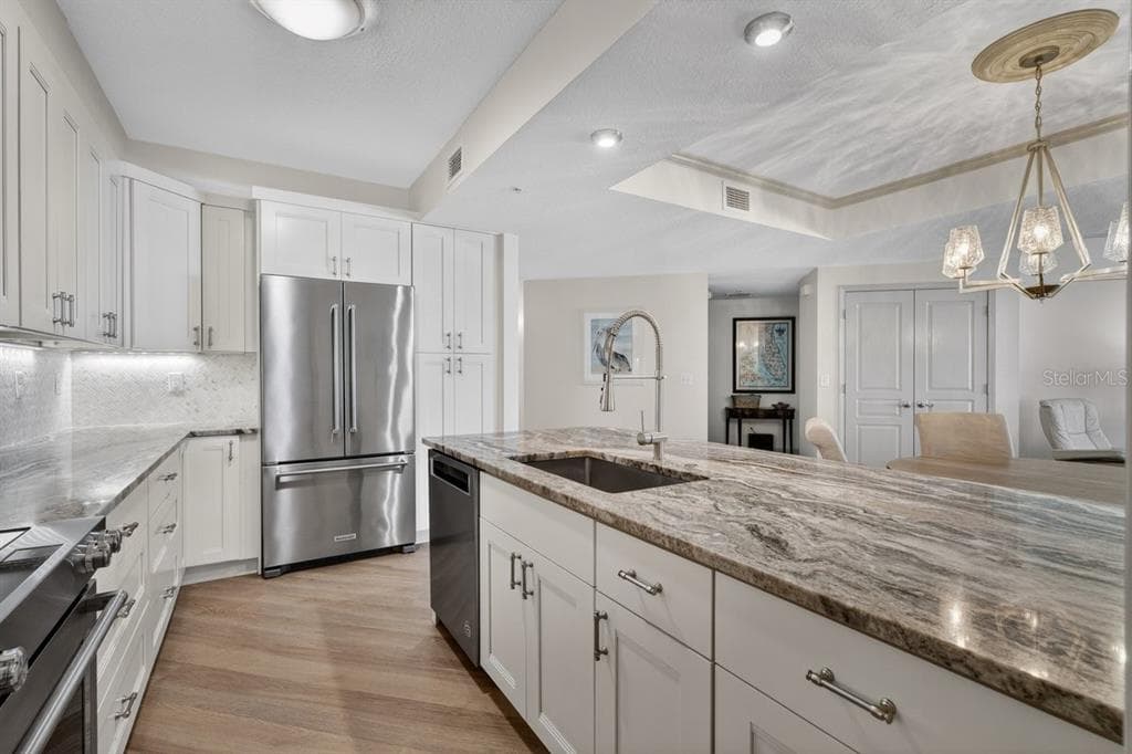 200 OCEAN CREST DRIVE 713 photo 14