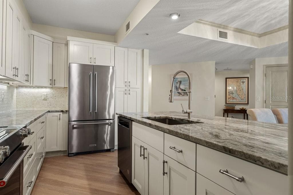 200 OCEAN CREST DRIVE 713 photo 19