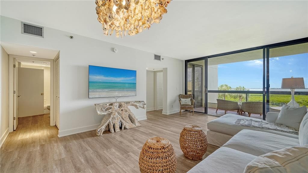 1930 HARBOURSIDE DRIVE 122 photo 5