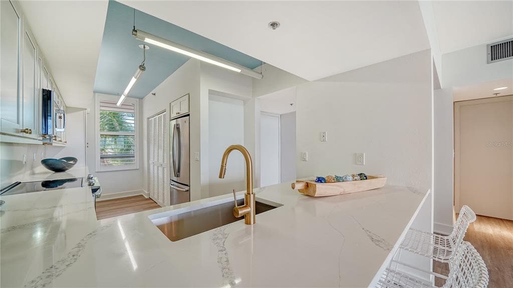 1930 HARBOURSIDE DRIVE 122 photo 20