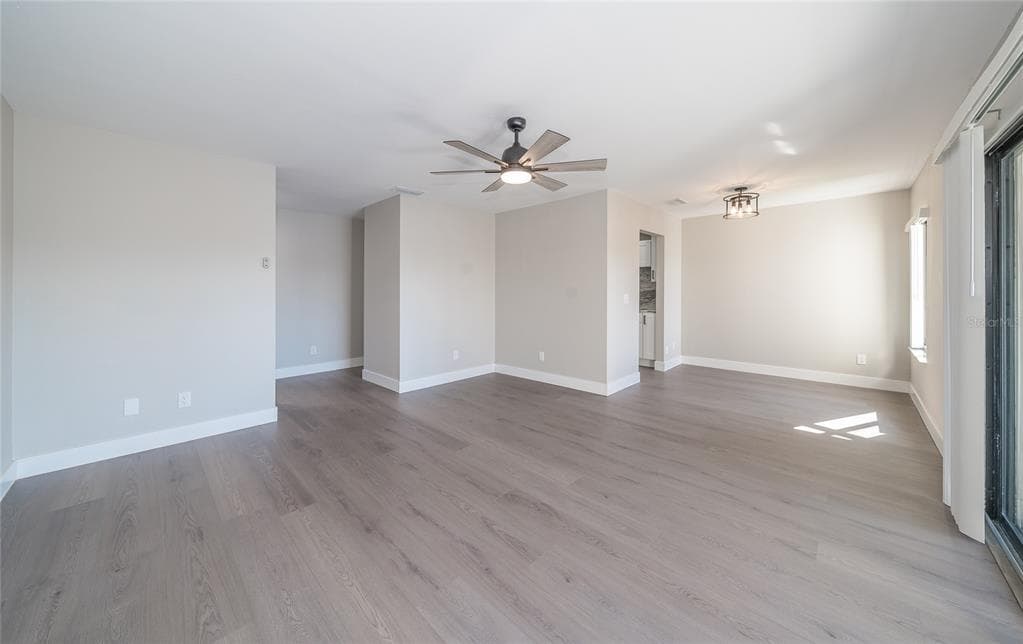 372 MOORINGS COVE DRIVE 372 photo 23
