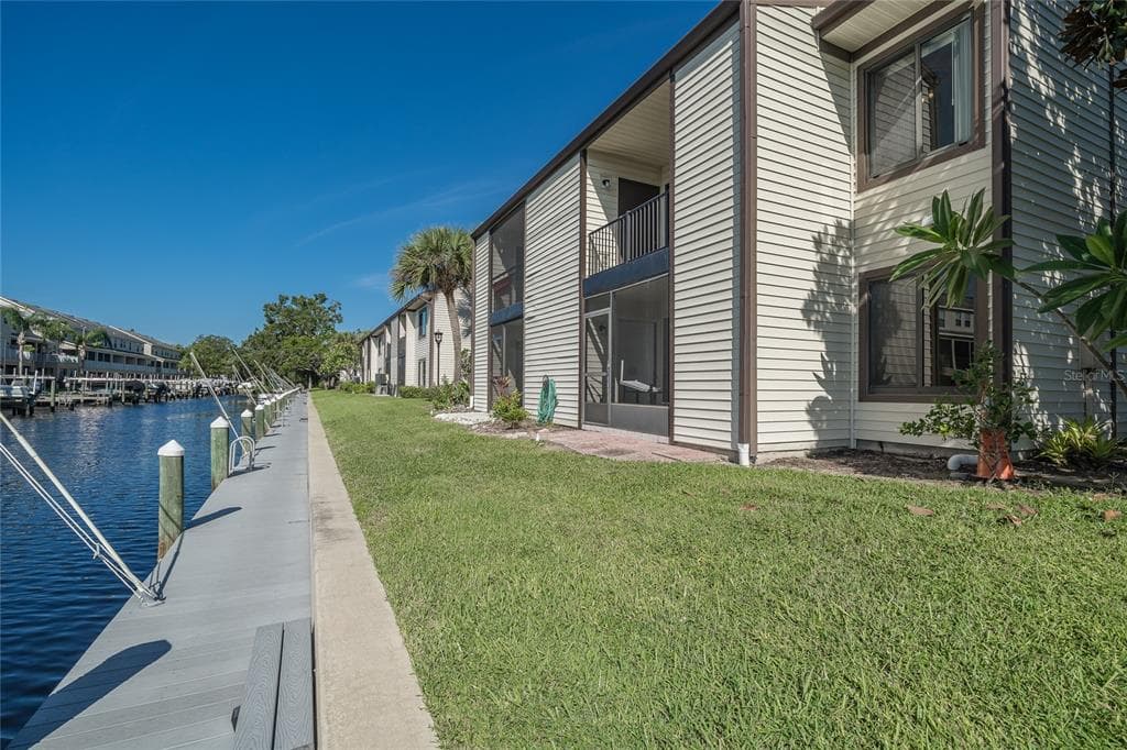 372 MOORINGS COVE DRIVE 372 photo 14