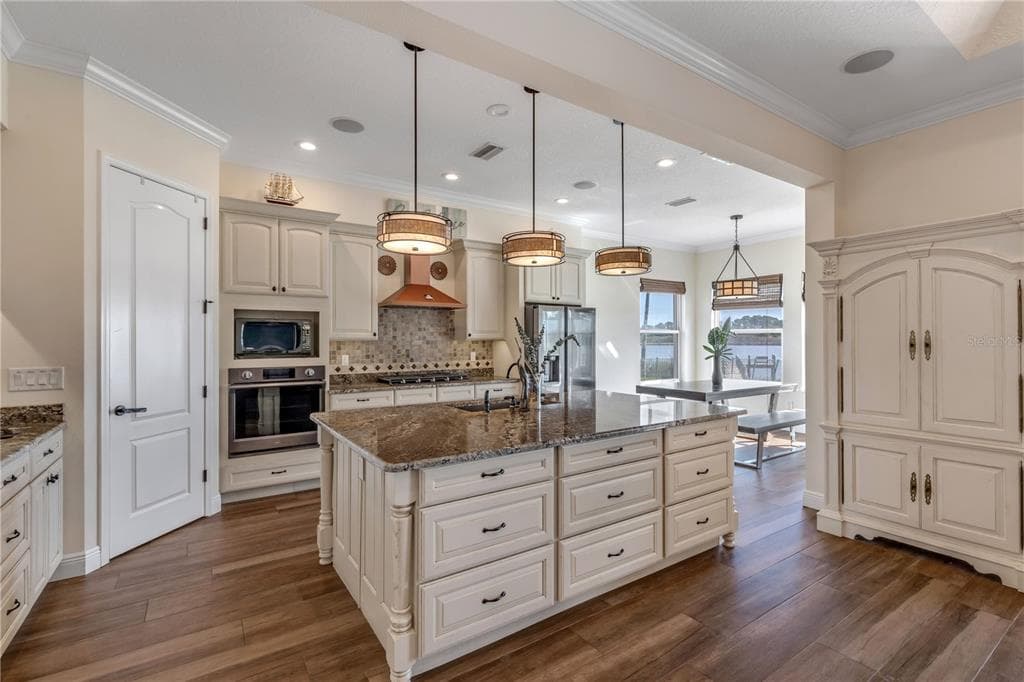 2185 TURNBULL BAY ROAD photo 16