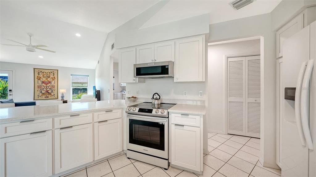 6988 COUNTRY LAKES CIRCLE photo 15