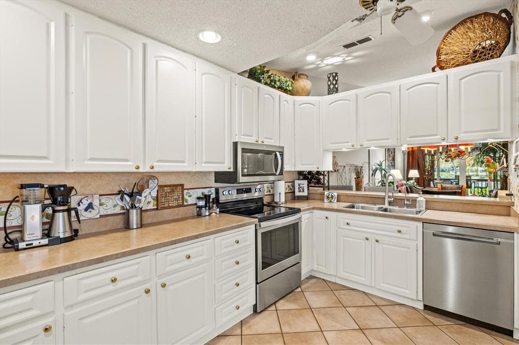 4612 PARK LAKE TERRACE N photo 12