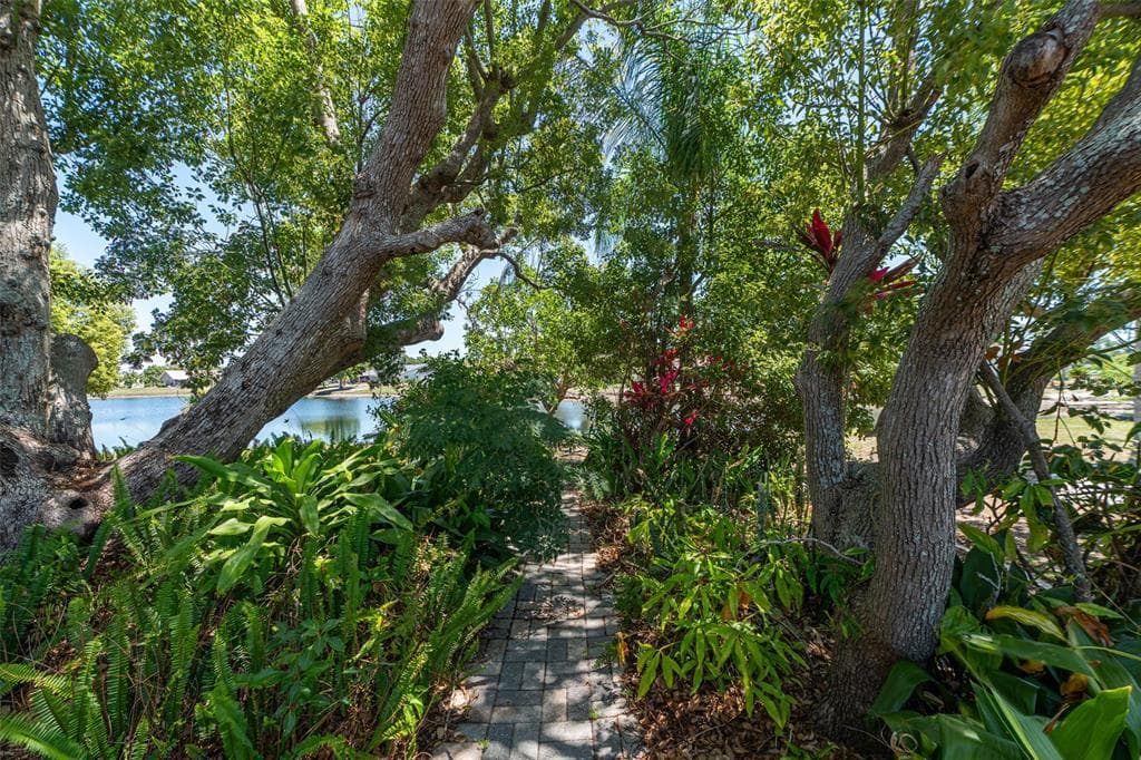 1027 BLUEWATER DRIVE photo 4