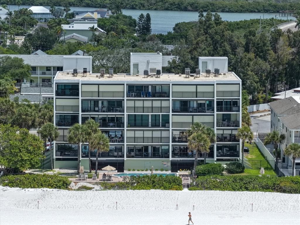506 GULF BOULEVARD 201 photo 2