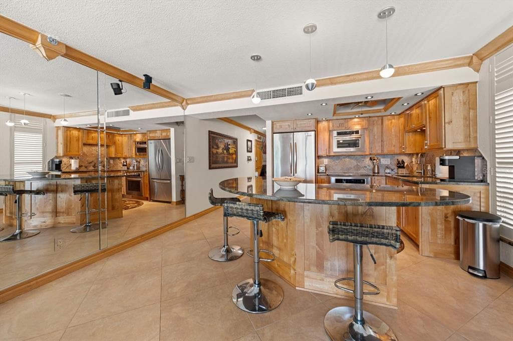 506 GULF BOULEVARD 201 photo 3