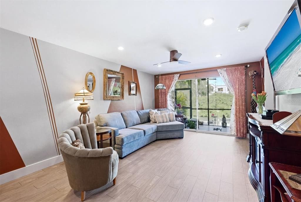 1650 PINE TREE LANE 103 photo 8